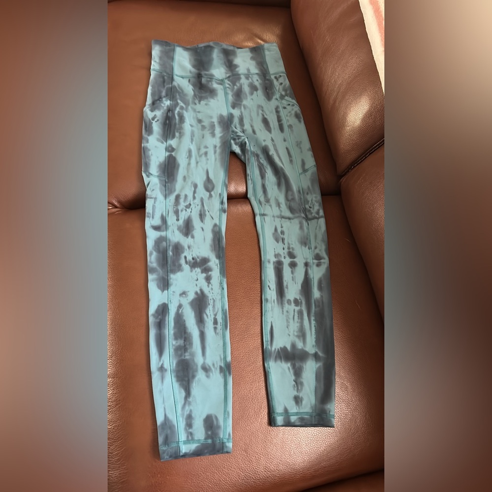 Lululemon Teal Tie-Dye Active Leggings with pockets